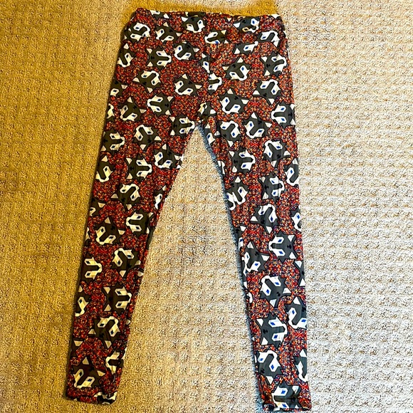 Lularoe wolf/husky leggings - size TC (tall and curvy) - Picture 1 of 4